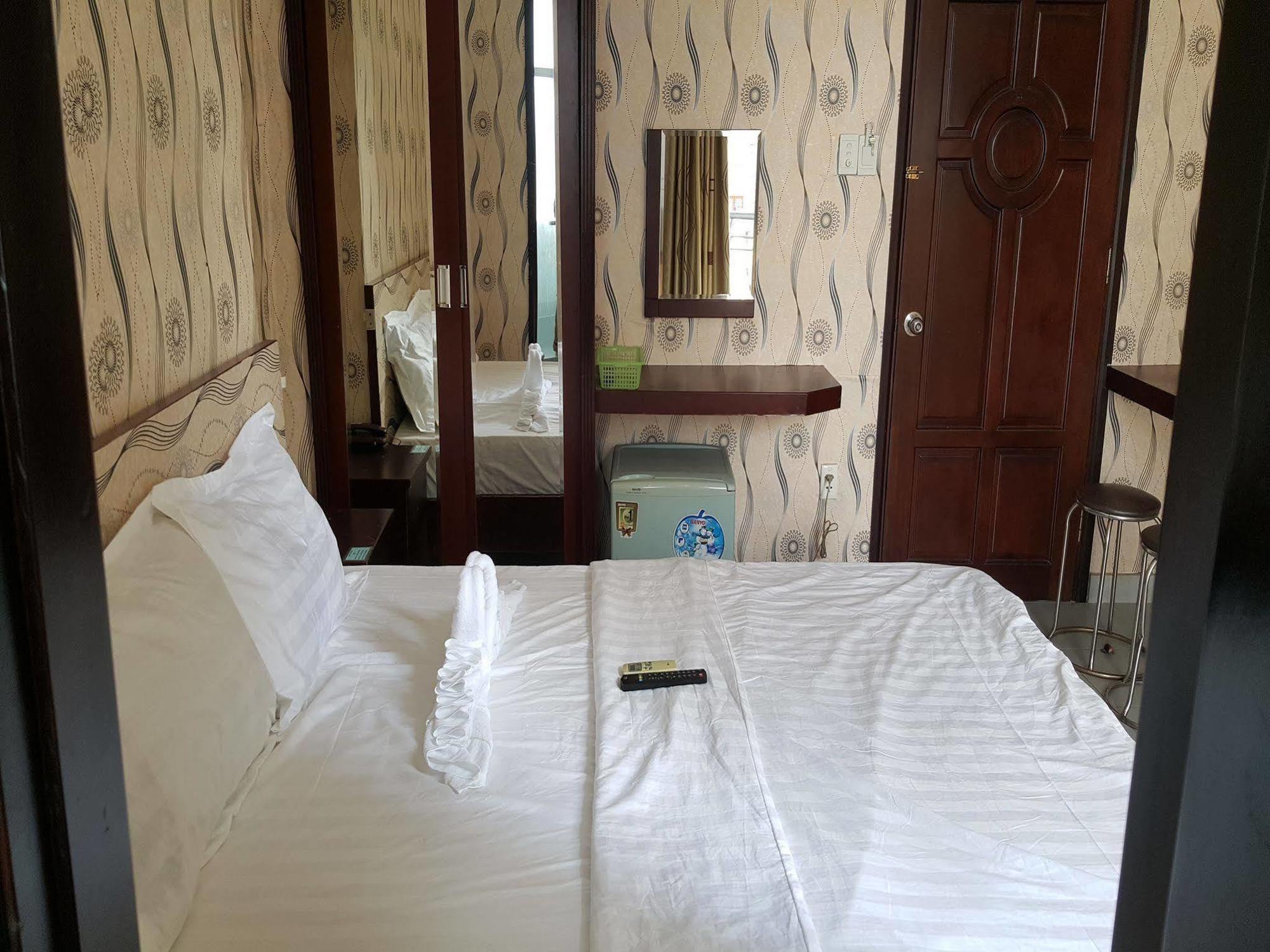 Lucky Hotel Хошимин Екстериор снимка