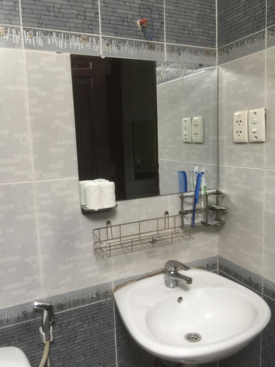 Lucky Hotel Хошимин Екстериор снимка